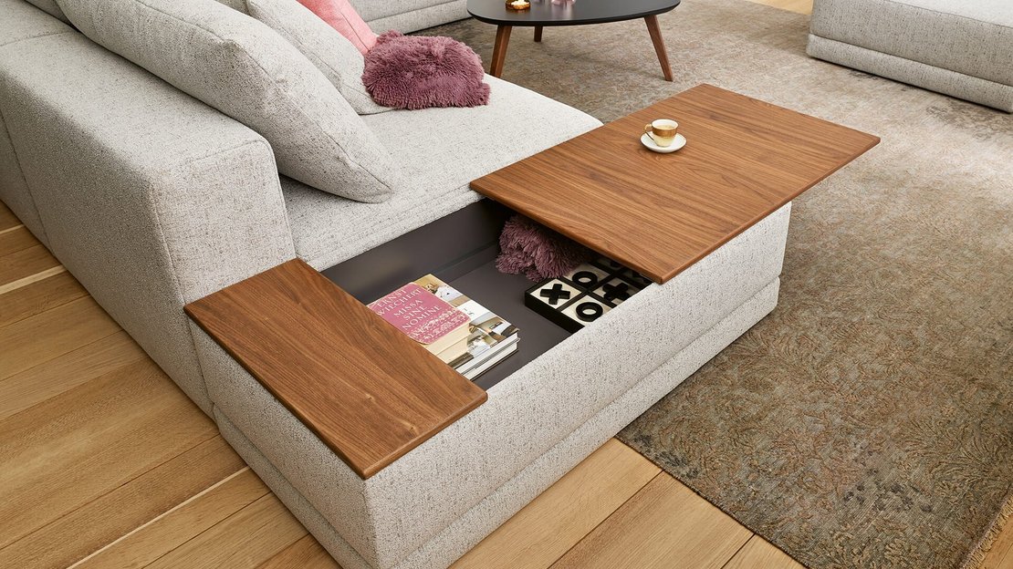 Joka Laguna Tischelement aus Holz mit aufgeschobener Platte und sichtbarem Stauraum